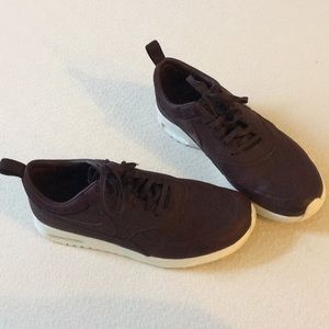 Maroon Nike Thea Airmax